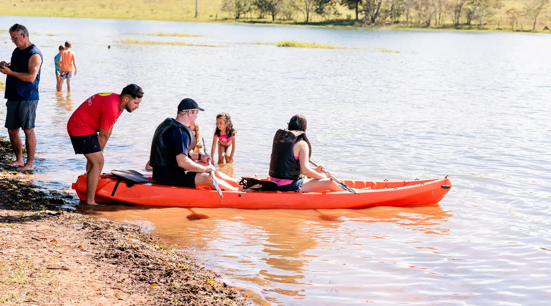 Caiaque na Represa – Tranquilidade e Contato com a Natureza