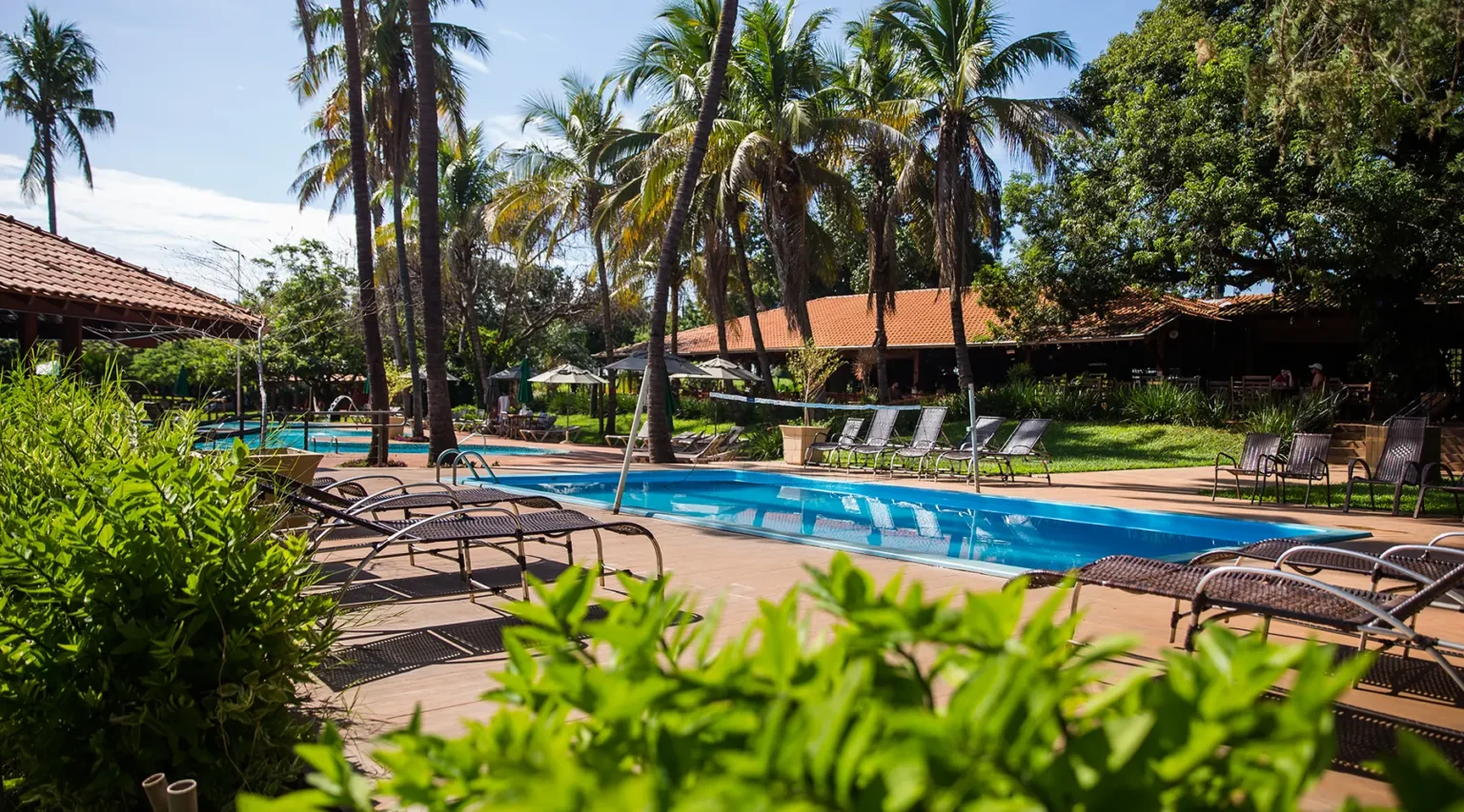 Piscinas para Todas as Idades – Diversão e Relaxamento ao Sol do Interior